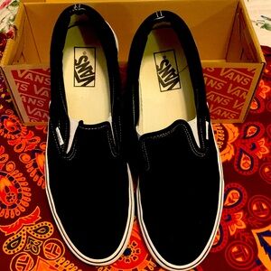 VANS black/white classic slip-on shoe.  sz 11.5 almost new with box